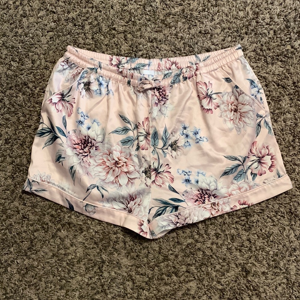 Le Rose Stories NWOT Pink Silky Floral Pajama Shorts Size Large
